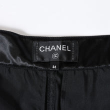 Load image into Gallery viewer, 極美品 CHANEL シャネル 21SS ショーツ ショートパンツ P70669V62116 サイズ36 No.5ボタン ココマーク ブラック ギャザー 中古 4b013516