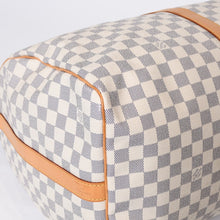 Load image into Gallery viewer, 極美品 LOUIS VUITTON ルイヴィトン ダミエ アズール キーポル55 ボストンバッグ N41429 PVC ヌメ革 ホワイト ブラウン 中古 4b013713