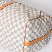 Load image into Gallery viewer, 極美品 LOUIS VUITTON ルイヴィトン ダミエ アズール キーポル55 ボストンバッグ N41429 PVC ヌメ革 ホワイト ブラウン 中古 4b013713