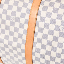 Load image into Gallery viewer, 極美品 LOUIS VUITTON ルイヴィトン ダミエ アズール キーポル55 ボストンバッグ N41429 PVC ヌメ革 ホワイト ブラウン 中古 4b013713