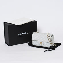 Load image into Gallery viewer, 極美品 CHANEL シャネル ミニマトラッセ20 SフラップSチェーンショルダーバッグ ランダム番台 ラムスキン グレー ゴールド金具 中古 4b013715