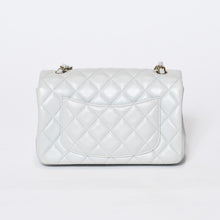 Load image into Gallery viewer, 極美品 CHANEL シャネル ミニマトラッセ20 SフラップSチェーンショルダーバッグ ランダム番台 ラムスキン グレー ゴールド金具 中古 4b013715