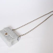 Load image into Gallery viewer, 極美品 CHANEL シャネル ミニマトラッセ20 SフラップSチェーンショルダーバッグ ランダム番台 ラムスキン グレー ゴールド金具 中古 4b013715
