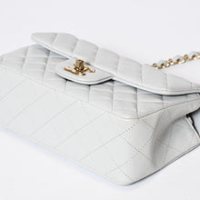 Load image into Gallery viewer, 極美品 CHANEL シャネル ミニマトラッセ20 SフラップSチェーンショルダーバッグ ランダム番台 ラムスキン グレー ゴールド金具 中古 4b013715