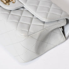 Load image into Gallery viewer, 極美品 CHANEL シャネル ミニマトラッセ20 SフラップSチェーンショルダーバッグ ランダム番台 ラムスキン グレー ゴールド金具 中古 4b013715