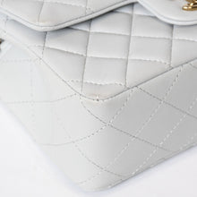 Load image into Gallery viewer, 極美品 CHANEL シャネル ミニマトラッセ20 SフラップSチェーンショルダーバッグ ランダム番台 ラムスキン グレー ゴールド金具 中古 4b013715