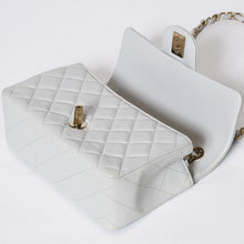 Load image into Gallery viewer, 極美品 CHANEL シャネル ミニマトラッセ20 SフラップSチェーンショルダーバッグ ランダム番台 ラムスキン グレー ゴールド金具 中古 4b013715