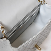 Load image into Gallery viewer, 極美品 CHANEL シャネル ミニマトラッセ20 SフラップSチェーンショルダーバッグ ランダム番台 ラムスキン グレー ゴールド金具 中古 4b013715