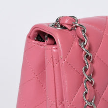 Load image into Gallery viewer, 極美品 CHANEL シャネル ミニマトラッセ16 Sフラップ Sチェーンショルダーバッグ ランダム ココマーク ラムスキン ピンク 中古 4b013716