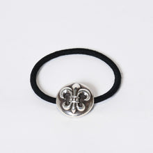 Load image into Gallery viewer, 新品同様 CHROME HEARTS クロムハーツ ヘアアクセサリー コンチョ BSフレア フレアニー ヘアゴム 重量22.0g シルバー925 中古 4b013513