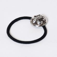 Load image into Gallery viewer, 新品同様 CHROME HEARTS クロムハーツ ヘアアクセサリー コンチョ BSフレア フレアニー ヘアゴム 重量22.0g シルバー925 中古 4b013513