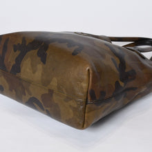 Load image into Gallery viewer, 極美品 CHROME HEARTS クロムハーツ FS TOTE FSトートバッグ CHクロスレザーパッチ レザー シルバー925 カモフラージュ 中古 4b013664