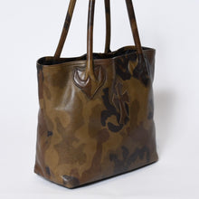 Load image into Gallery viewer, 極美品 CHROME HEARTS クロムハーツ FS TOTE FSトートバッグ CHクロスレザーパッチ レザー シルバー925 カモフラージュ 中古 4b013664