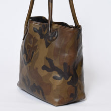 Load image into Gallery viewer, 極美品 CHROME HEARTS クロムハーツ FS TOTE FSトートバッグ CHクロスレザーパッチ レザー シルバー925 カモフラージュ 中古 4b013664