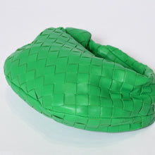 Load image into Gallery viewer, 極美品 BOTTEGAVENETA ボッテガヴェネタ MINI JODIE ミニ ジョディ ハンドバッグ 651876 イントレチャート グリーン 中古 4b013606