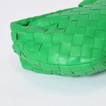 Load image into Gallery viewer, 極美品 BOTTEGAVENETA ボッテガヴェネタ MINI JODIE ミニ ジョディ ハンドバッグ 651876 イントレチャート グリーン 中古 4b013606