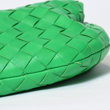 Load image into Gallery viewer, 極美品 BOTTEGAVENETA ボッテガヴェネタ MINI JODIE ミニ ジョディ ハンドバッグ 651876 イントレチャート グリーン 中古 4b013606