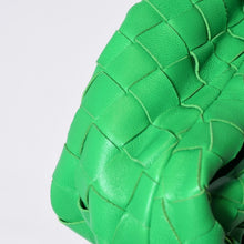 Load image into Gallery viewer, 極美品 BOTTEGAVENETA ボッテガヴェネタ MINI JODIE ミニ ジョディ ハンドバッグ 651876 イントレチャート グリーン 中古 4b013606