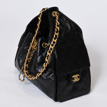Load image into Gallery viewer, 新品同様 CHANEL シャネル シャネル25 スモール ハンドバッグ AS5293 ランダム番台 ココマーク ラムスキン ブラック 中古 4b013754
