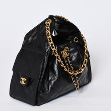 Load image into Gallery viewer, 新品同様 CHANEL シャネル シャネル25 スモール ハンドバッグ AS5293 ランダム番台 ココマーク ラムスキン ブラック 中古 4b013754