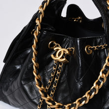 Load image into Gallery viewer, 新品同様 CHANEL シャネル シャネル25 スモール ハンドバッグ AS5293 ランダム番台 ココマーク ラムスキン ブラック 中古 4b013754