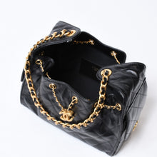 Load image into Gallery viewer, 新品同様 CHANEL シャネル シャネル25 スモール ハンドバッグ AS5293 ランダム番台 ココマーク ラムスキン ブラック 中古 4b013754