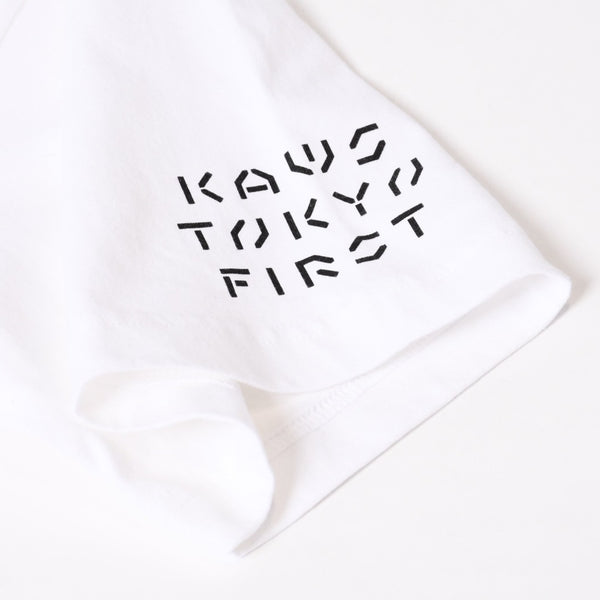 極美品 UNIQLO ユニクロ ｘ KAWS カウズ コラボ 半袖Tシャツ ホワイト サイズ XL 中古4b005651