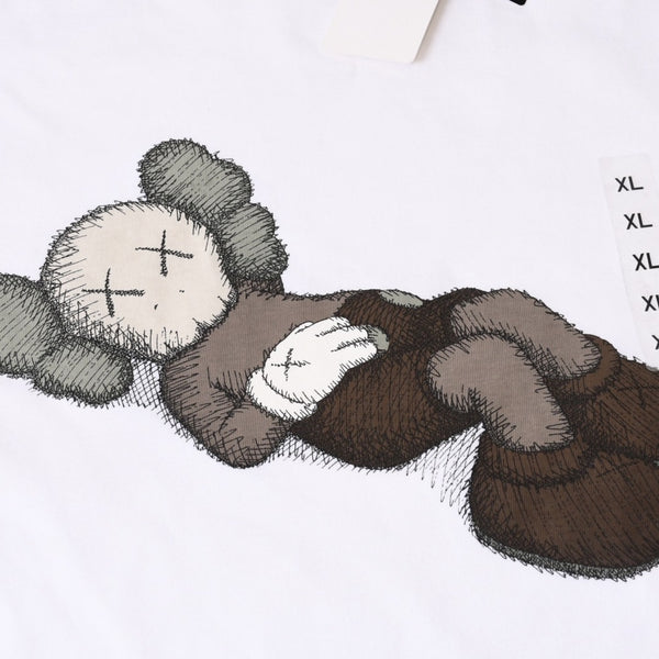 極美品 UNIQLO ユニクロ ｘ KAWS カウズ コラボ 半袖Tシャツ ホワイト サイズ XL 中古4b005651
