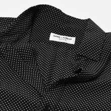 Load image into Gallery viewer, 極美品 SAINT LAURENT PARIS サンローランパリ 長袖シャツ ブラウス 395733 サイズ34 ポルカドット柄 ブラック ホワイト 中古 4b013834