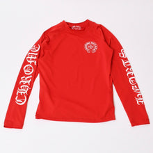 Load image into Gallery viewer, 極美品 CHROME HEARTS クロムハーツ オールドイングリッシュ ロゴ ラッシュガード ポリエステル レッド サイズS 中古 4b013879