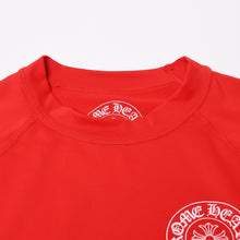 Load image into Gallery viewer, 極美品 CHROME HEARTS クロムハーツ オールドイングリッシュ ロゴ ラッシュガード ポリエステル レッド サイズS 中古 4b013879