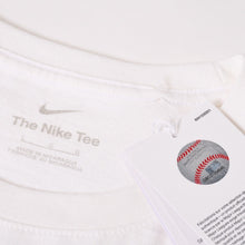 Load image into Gallery viewer, 新品未使用品 NIKE ナイキ 村上隆 CHICAGO カブス カイカイキキ Tシャツ ホワイト コットン サイズL 中古 4b013796