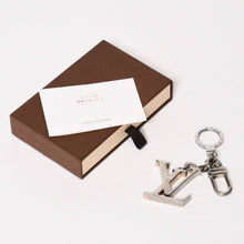 Load image into Gallery viewer, LOUIS VUITTON ルイヴィトン バッグチャーム キーリング M65071 シルバー金具 美品 中古 4b011775