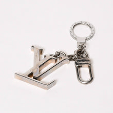 Load image into Gallery viewer, LOUIS VUITTON ルイヴィトン バッグチャーム キーリング M65071 シルバー金具 美品 中古 4b011775