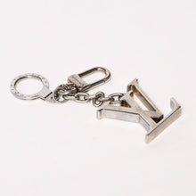 Load image into Gallery viewer, LOUIS VUITTON ルイヴィトン バッグチャーム キーリング M65071 シルバー金具 美品 中古 4b011775