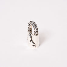 Load image into Gallery viewer, 新品未使用 CHROME HEARTS クロムハーツ パドロック ダイヤ 南京錠 青山店限定 カデナ 65.37g ヤングブラッド 来日記念 中古 4b013841
