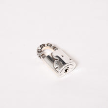 Load image into Gallery viewer, 新品未使用 CHROME HEARTS クロムハーツ パドロック ダイヤ 南京錠 青山店限定 カデナ 65.37g ヤングブラッド 来日記念 中古 4b013841