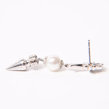 画像をギャラリービューアに読み込む, 新品未使用 CHROME HEARTS クロムハーツ × ミキモト MIKIMOTO タイニー ドロップ ピアス パール 18K WG 中古 4b013915