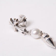 画像をギャラリービューアに読み込む, 新品未使用 CHROME HEARTS クロムハーツ × ミキモト MIKIMOTO タイニー ドロップ ピアス パール 18K WG 中古 4b013915