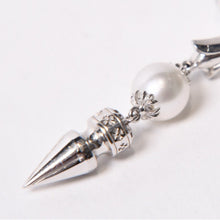 画像をギャラリービューアに読み込む, 新品未使用 CHROME HEARTS クロムハーツ × ミキモト MIKIMOTO タイニー ドロップ ピアス パール 18K WG 中古 4b013915