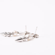 画像をギャラリービューアに読み込む, 新品未使用 CHROME HEARTS クロムハーツ × ミキモト MIKIMOTO タイニー ドロップ ピアス パール 18K WG 中古 4b013915