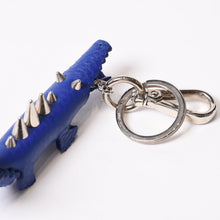Load image into Gallery viewer, FENDI フェンディ ワニ バッグチャーム 7AR385 キーリング キーホルダー カーフスキン ブルー 美品 中古 4b013592