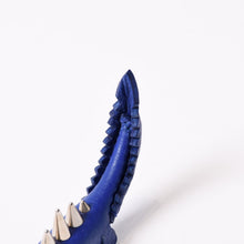 Load image into Gallery viewer, FENDI フェンディ ワニ バッグチャーム 7AR385 キーリング キーホルダー カーフスキン ブルー 美品 中古 4b013592