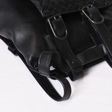 Load image into Gallery viewer, BOTTEGAVENETA ボッテガヴェネタ イントレチャート 2WAY ベルトバッグ 121604 ブラック カーフ ガンメタル金具 美品 中古 4b013473
