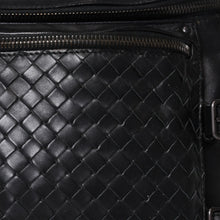 Load image into Gallery viewer, BOTTEGAVENETA ボッテガヴェネタ イントレチャート 2WAY ベルトバッグ 121604 ブラック カーフ ガンメタル金具 美品 中古 4b013473