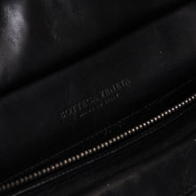 Load image into Gallery viewer, BOTTEGAVENETA ボッテガヴェネタ イントレチャート 2WAY ベルトバッグ 121604 ブラック カーフ ガンメタル金具 美品 中古 4b013473