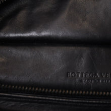 Load image into Gallery viewer, BOTTEGAVENETA ボッテガヴェネタ イントレチャート 2WAY ベルトバッグ 121604 ブラック カーフ ガンメタル金具 美品 中古 4b013473