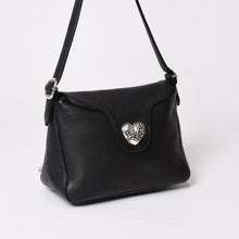 Load image into Gallery viewer, 極美品 CHROME HEARTS クロムハーツ ハート ラージ ショルダーバッグ ガンスリンガー レザー ブラック 中古 4b013660