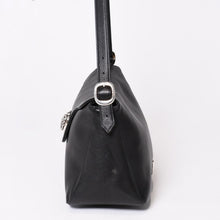 Load image into Gallery viewer, 極美品 CHROME HEARTS クロムハーツ ハート ラージ ショルダーバッグ ガンスリンガー レザー ブラック 中古 4b013660