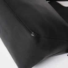 Load image into Gallery viewer, 極美品 CHROME HEARTS クロムハーツ ハート ラージ ショルダーバッグ ガンスリンガー レザー ブラック 中古 4b013660